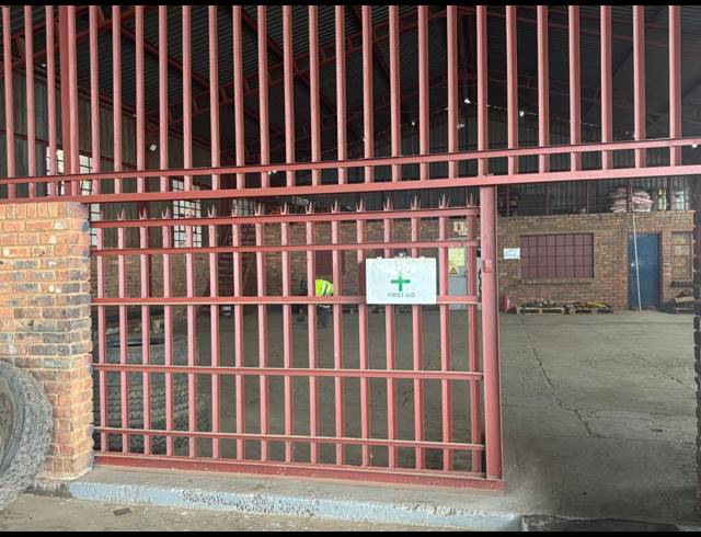 1,250M² BUSINESS TO LET IN MAPLETON